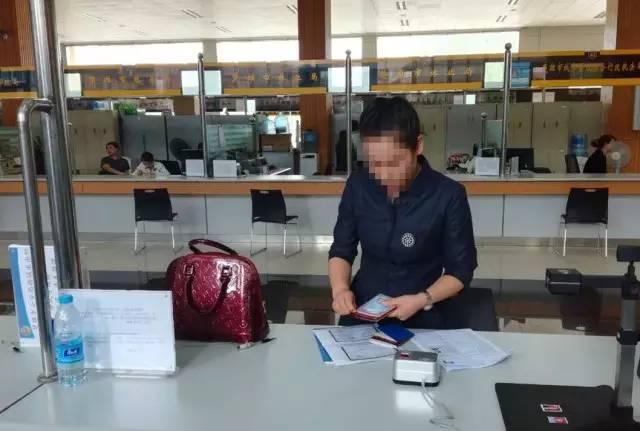  捷宇高拍儀助力楚雄州首份異地居民身份證受理